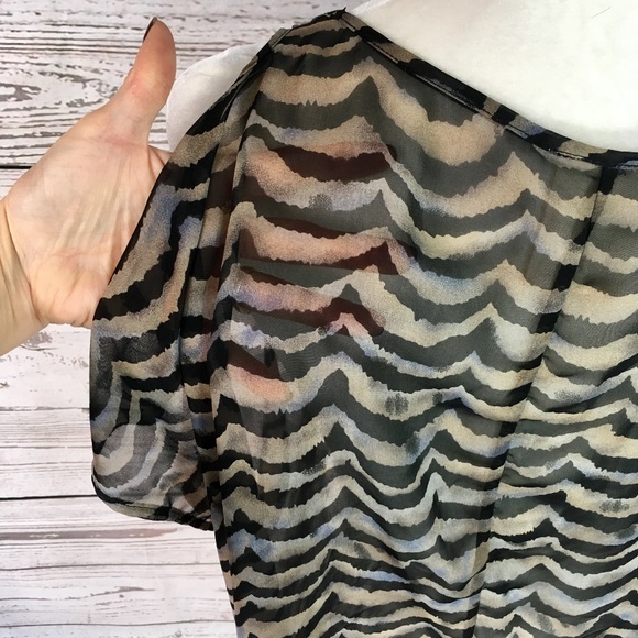 😎 Cold shoulder sheer animal stripe oversize top - Picture 5 of 7